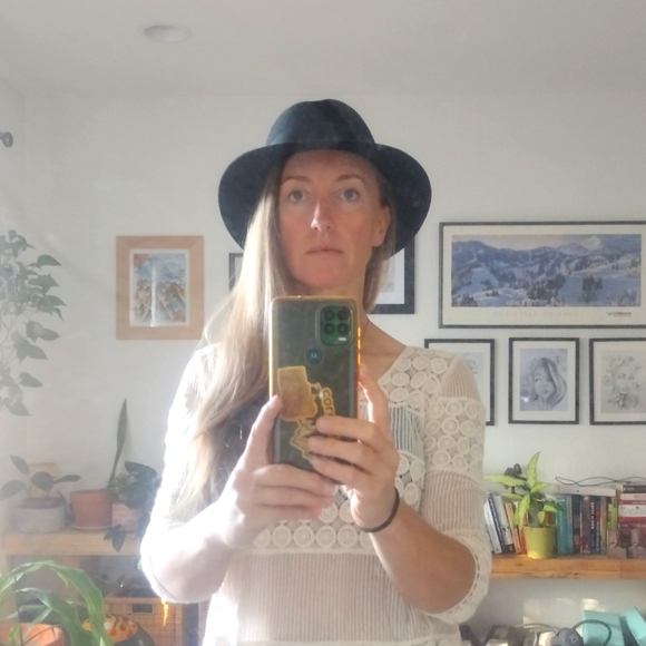 Accessories - Suede Black Hat